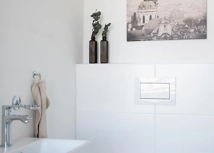 Modernes Dachgeschoss-apartment Mit Balkon In - Naehe Westbahnhof וינה