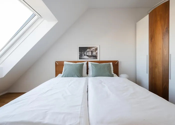 Modernes Dachgeschoss-apartment Mit Balkon In - Naehe Westbahnhof