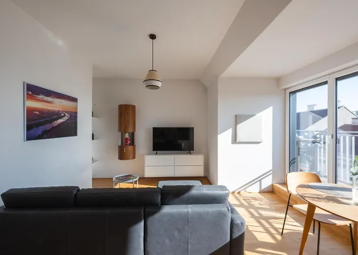 Modernes Dachgeschoss-apartment Mit Balkon In - Naehe Westbahnhof